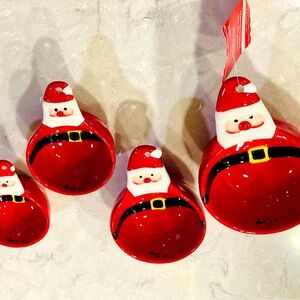 NWT Santa Measuring cups, Red 4 piece stone nesting measuring cup set great gift